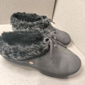 Kooba Faux Fur Bow Front House Slippers Size 8-9